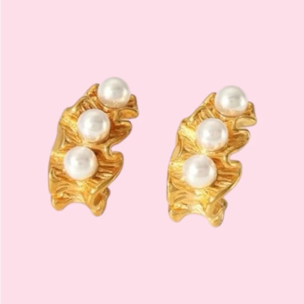 Elegant Gold and Pearl Earrings